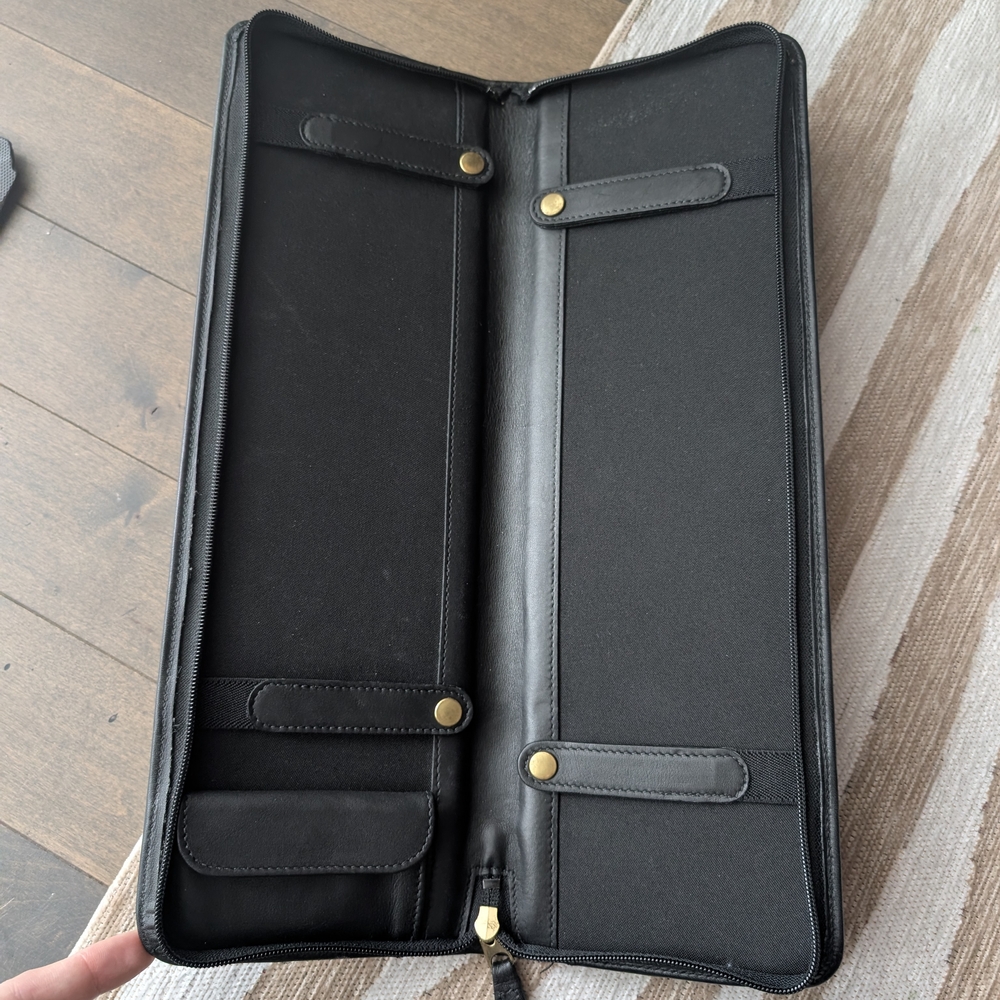 SOLD //Coach Leather Tie Case